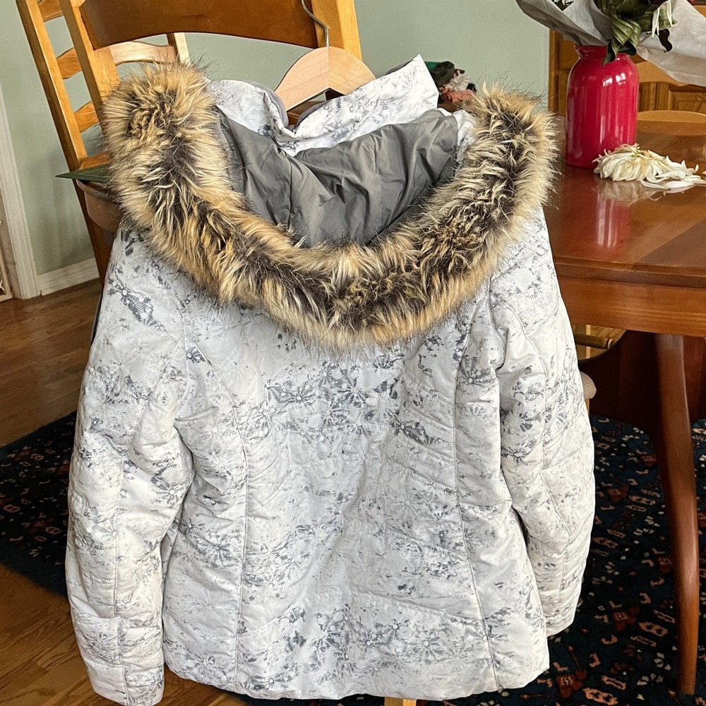 Obermeyer White and Gray Patterned Ski Jacket - image 9